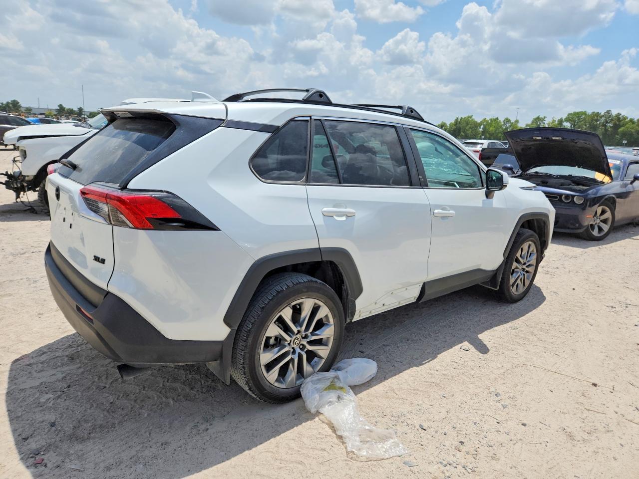 2025 Toyota Rav4 Xle Premium - Image 3