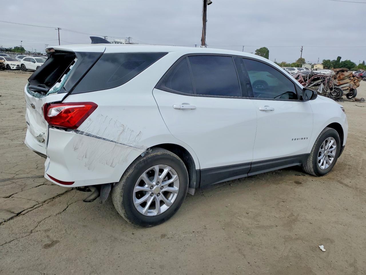 2018 Chevrolet Equinox Ls - Фото 3
