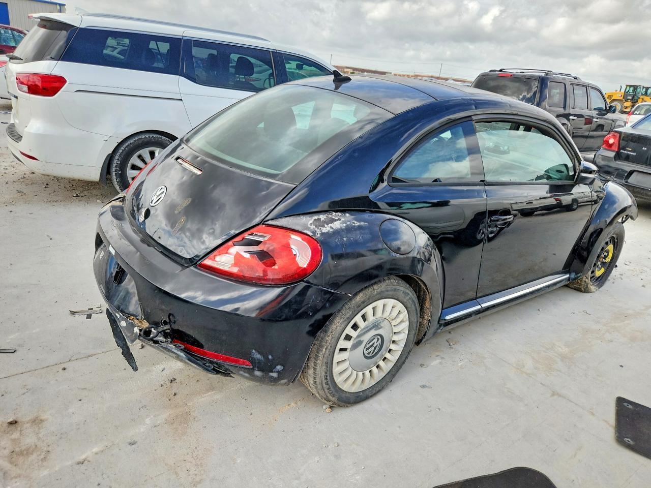 2013 Volkswagen Beetle - Фото 3