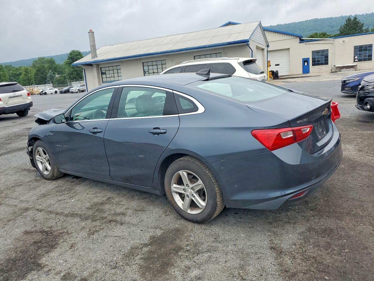 2020 Chevrolet Malibu Ls - Фото 2