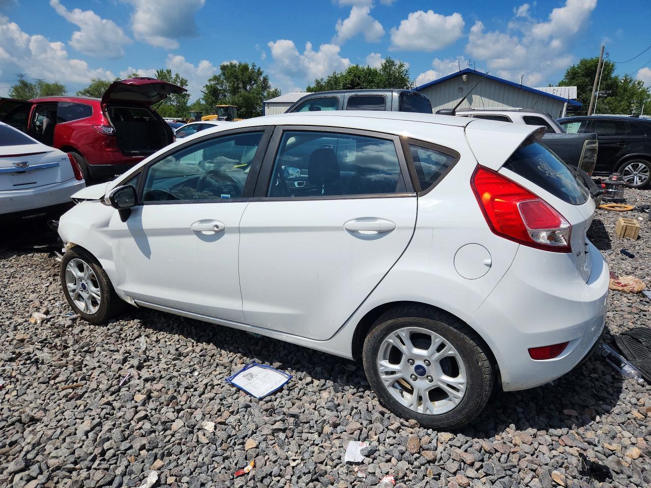 2016 Ford Fiesta Se - Image 2