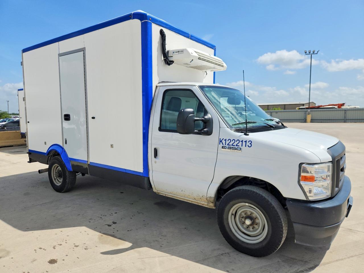 2023 Ford E350 Refrigerated Box Truck - Фото 4