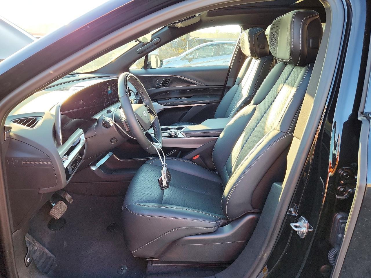 2025 Cadillac Lyriq Luxury - Image 7