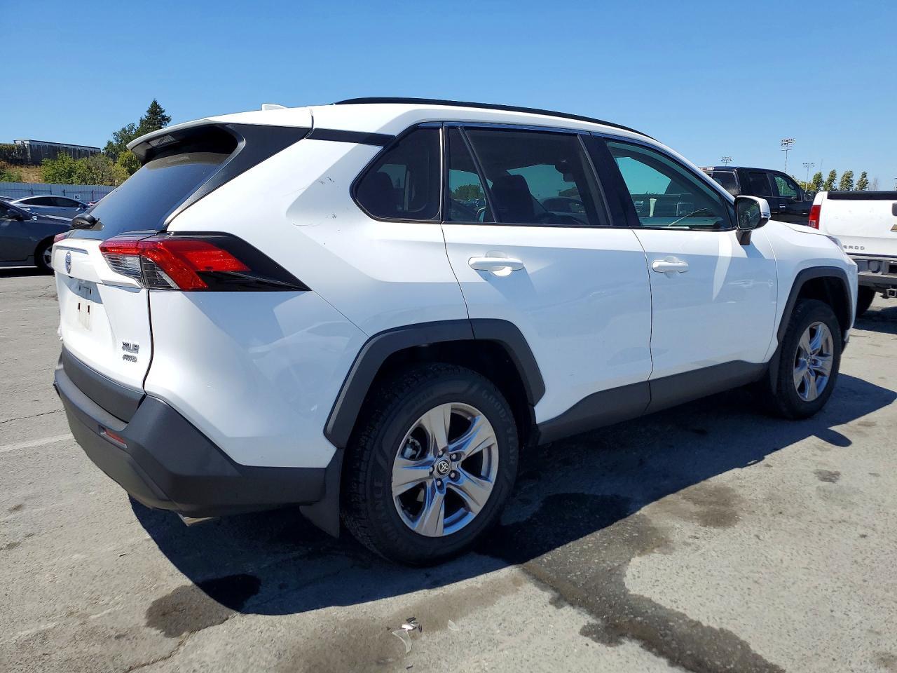2022 Toyota Rav4 Xle - Фото 3