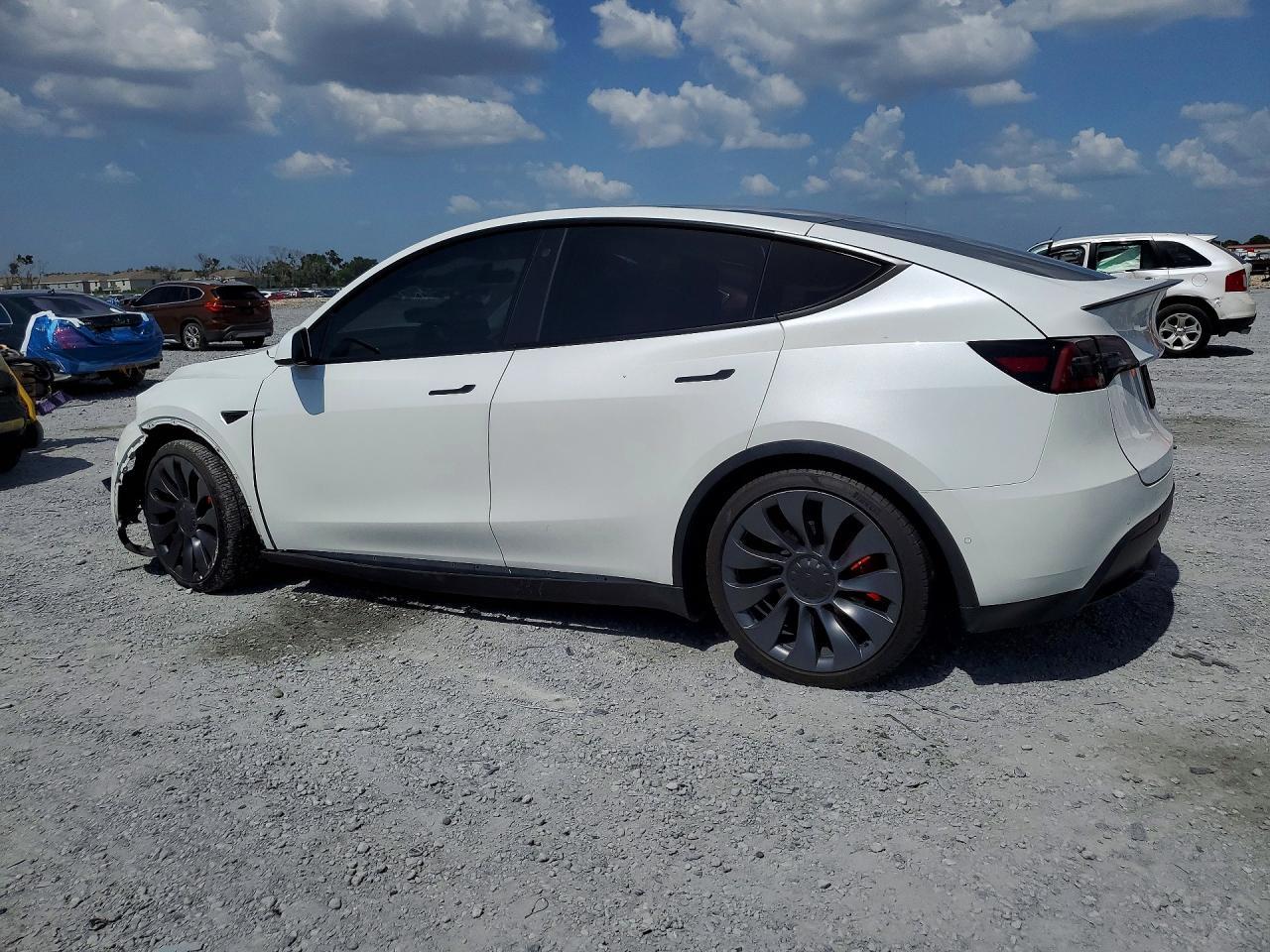 2022 Tesla Model Y - Фото 2