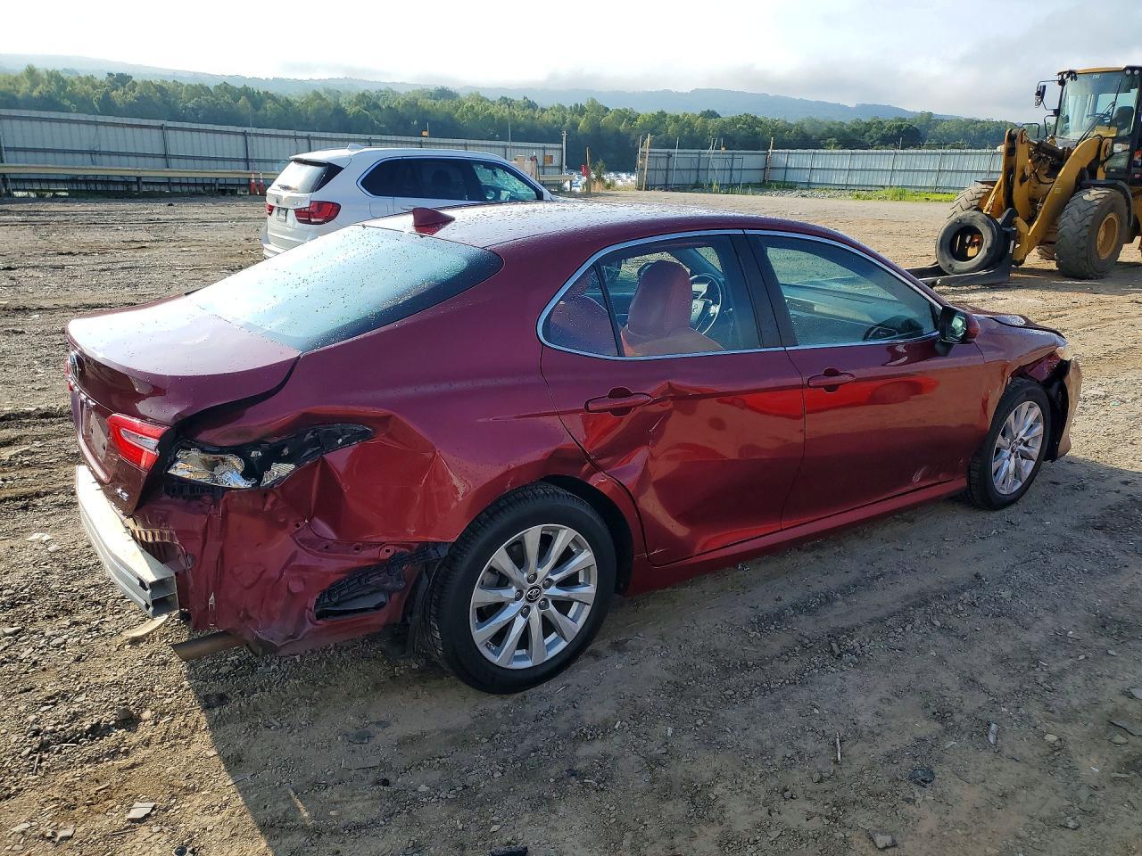 2019 Toyota Camry Le - Фото 3