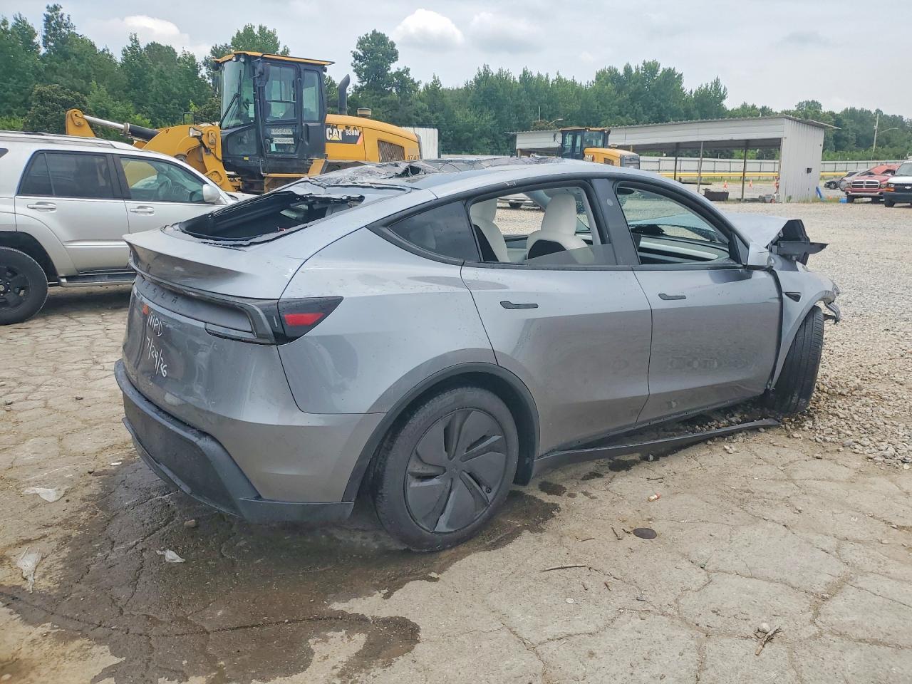 2026 Tesla Model Y - Фото 3