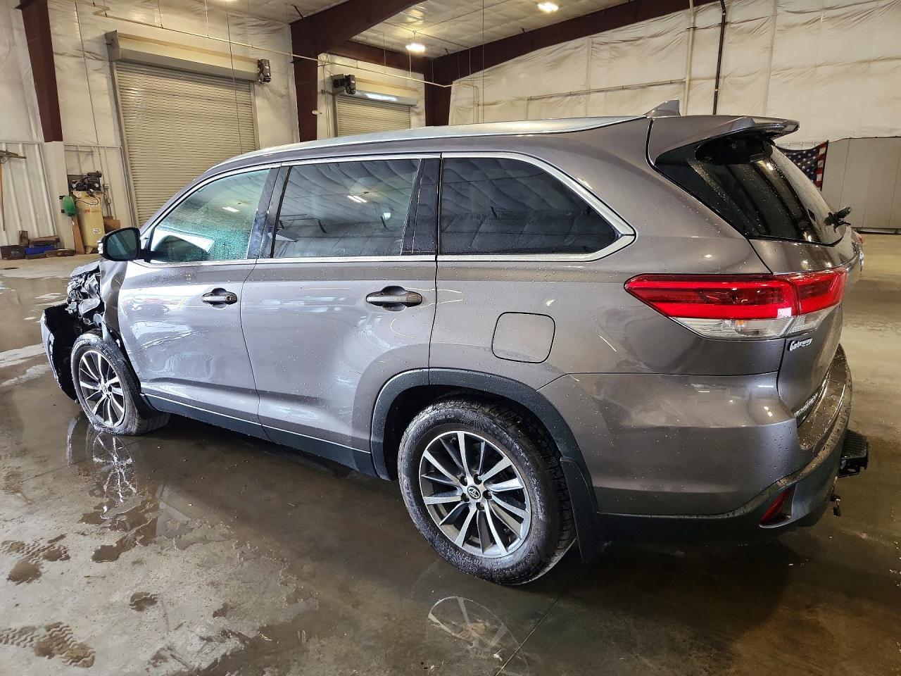 2019 Toyota Highlander Xle - Image 2