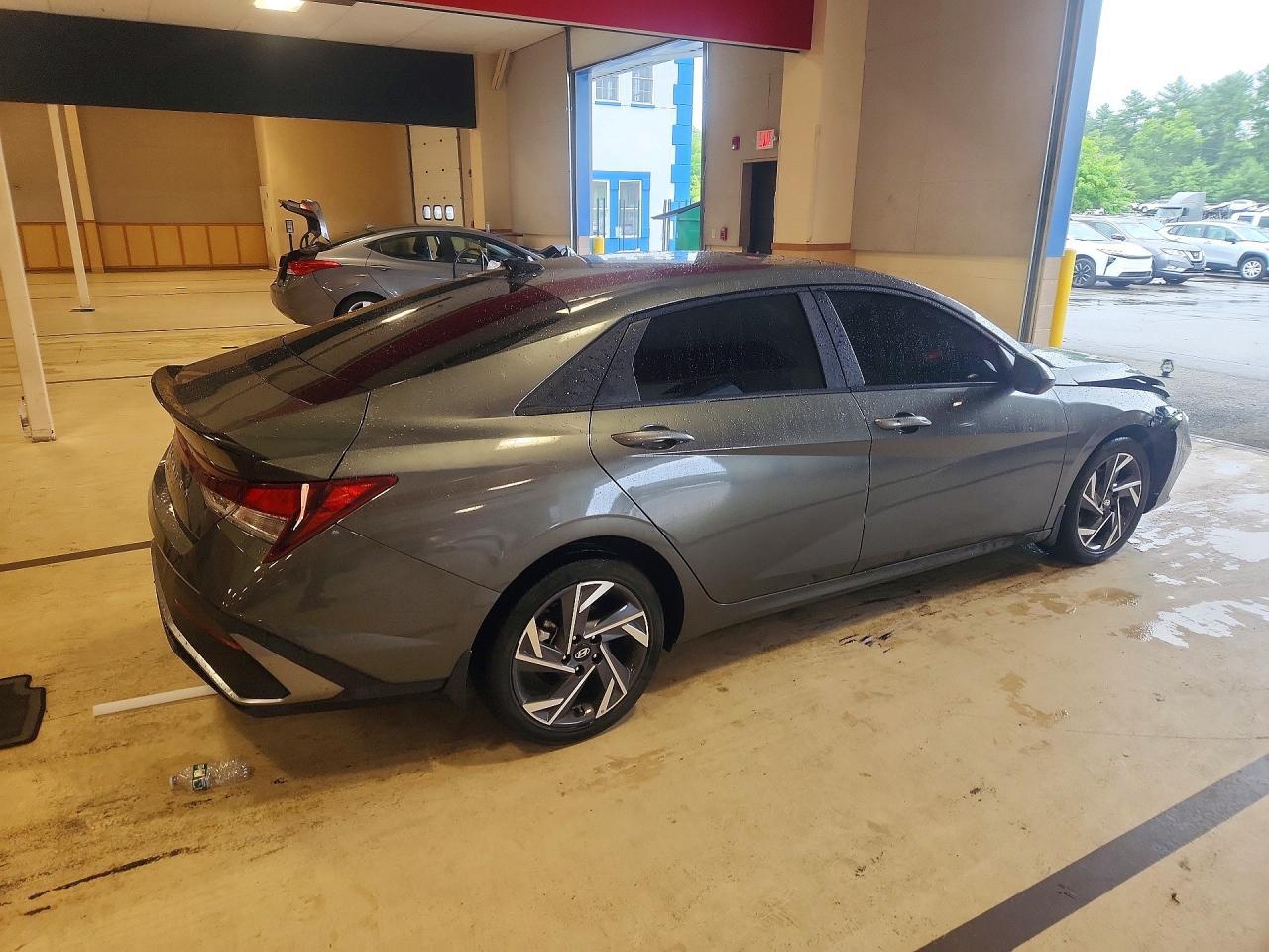 2025 Hyundai Elantra Sel Sport - Image 3