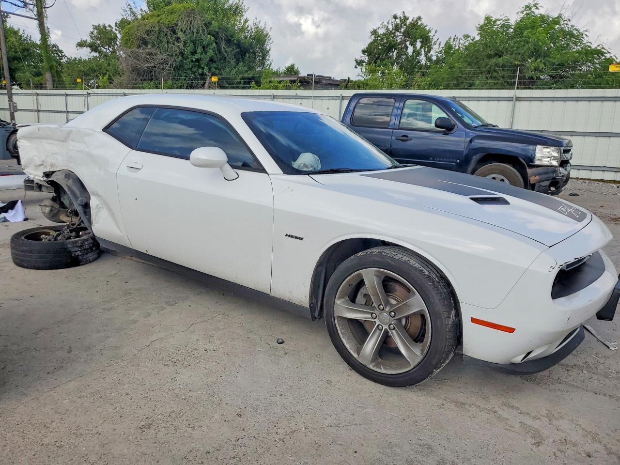 2015 Dodge Challenger Sxt - Image 4