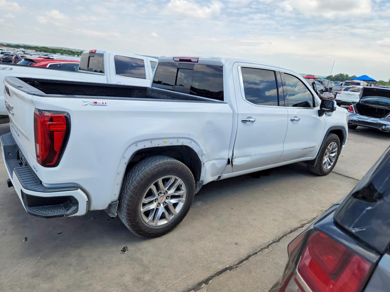2022 GMC Sierra Limited K1500 Slt - Image 3