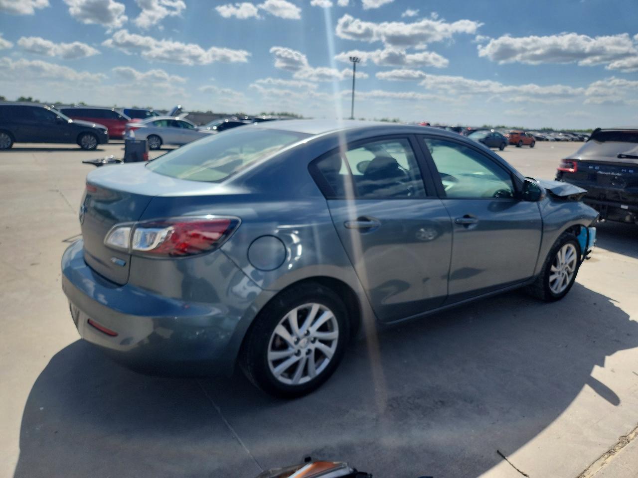2012 Mazda 3 I - Image 3