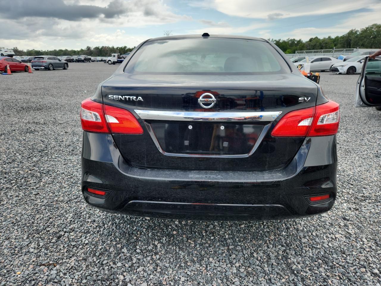 2018 Nissan Sentra S - Image 6