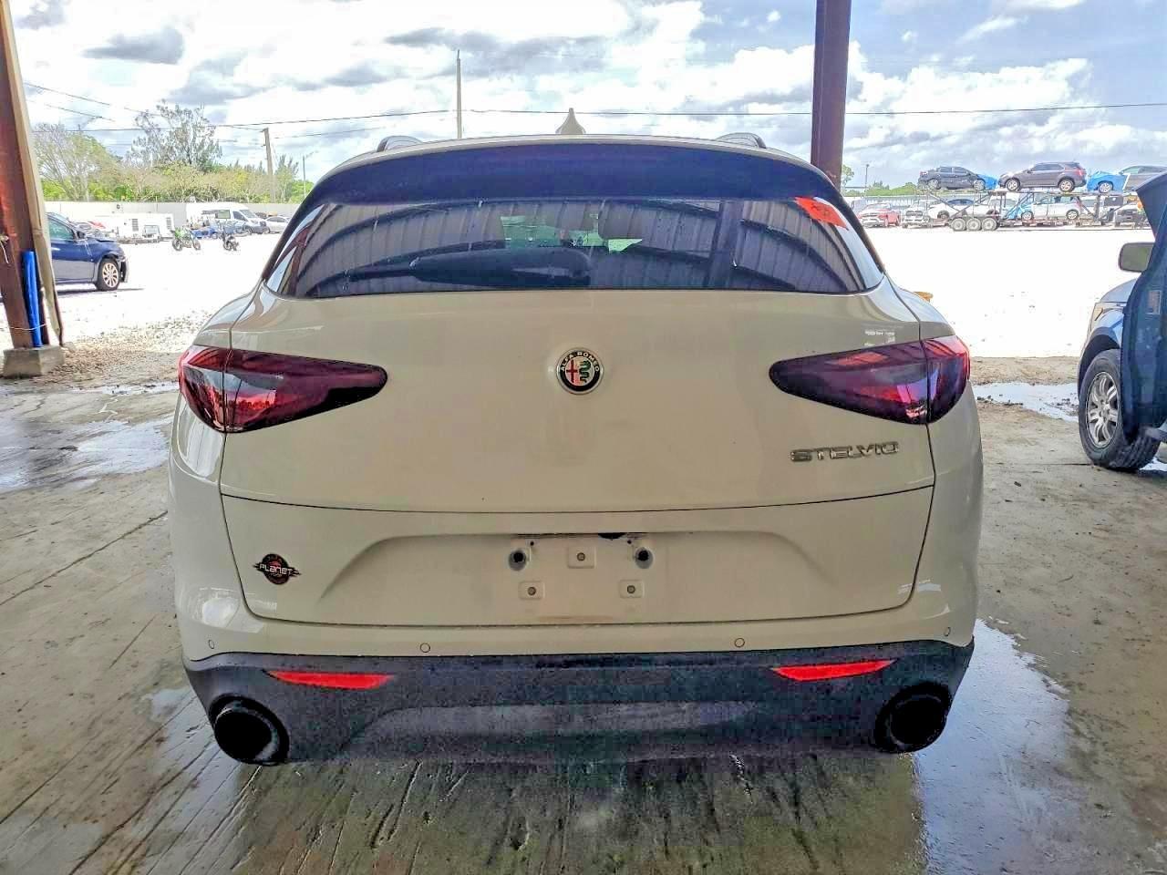 2022 Alfa Romeo Stelvio - Фото 6