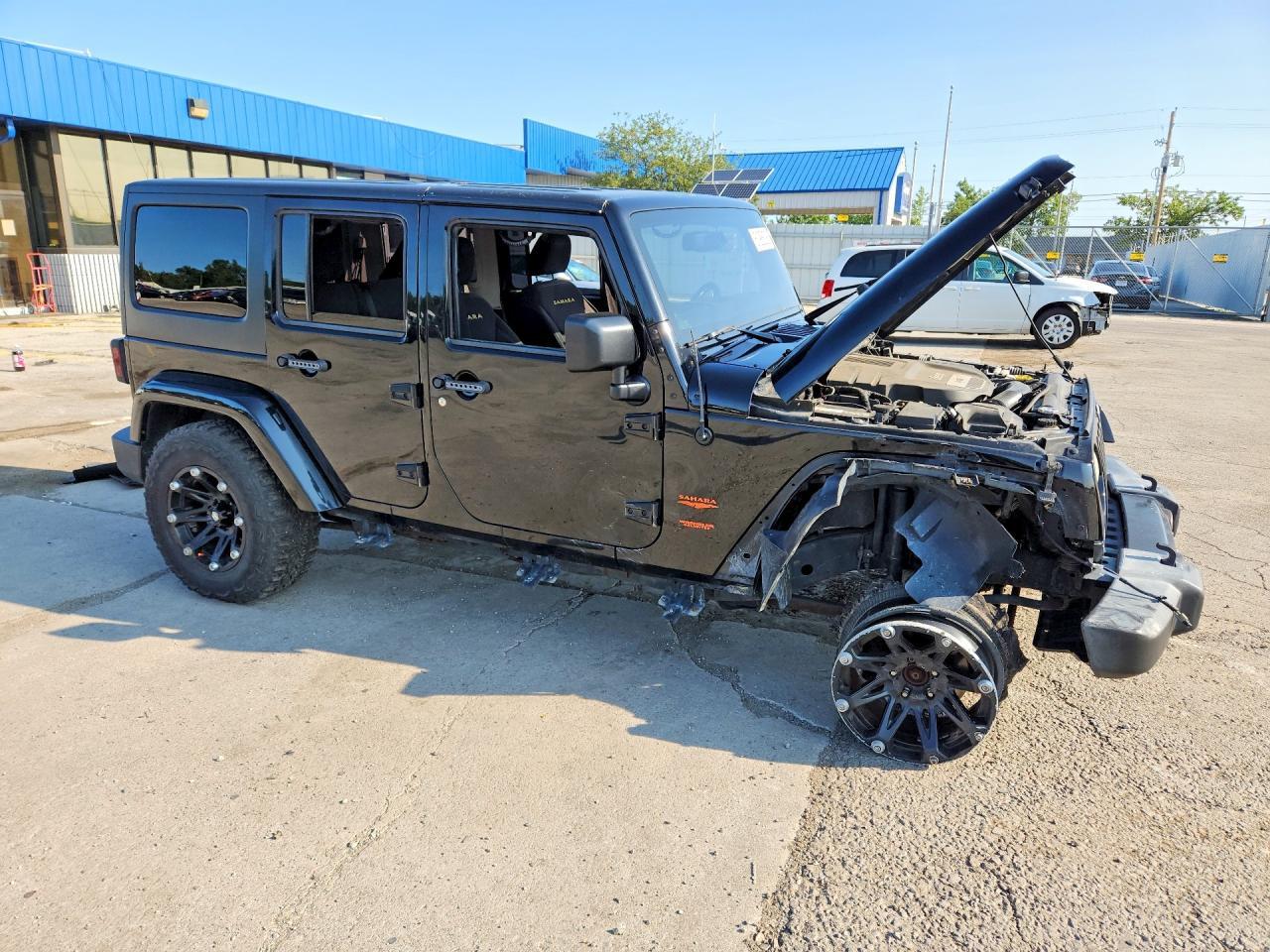 2014 Jeep Wrangler Unlimited Sahara - Image 4