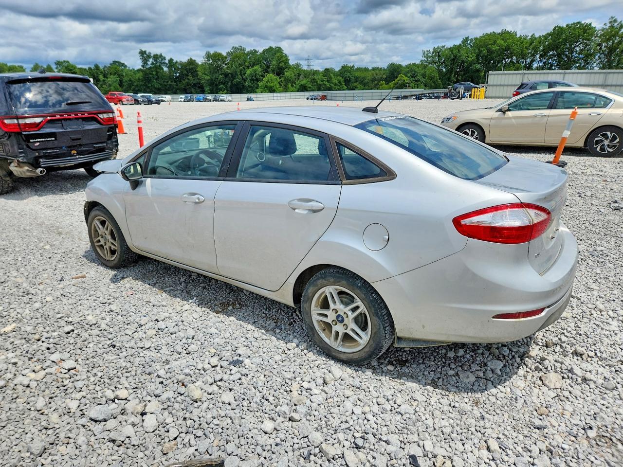 2018 Ford Fiesta Se - Фото 2