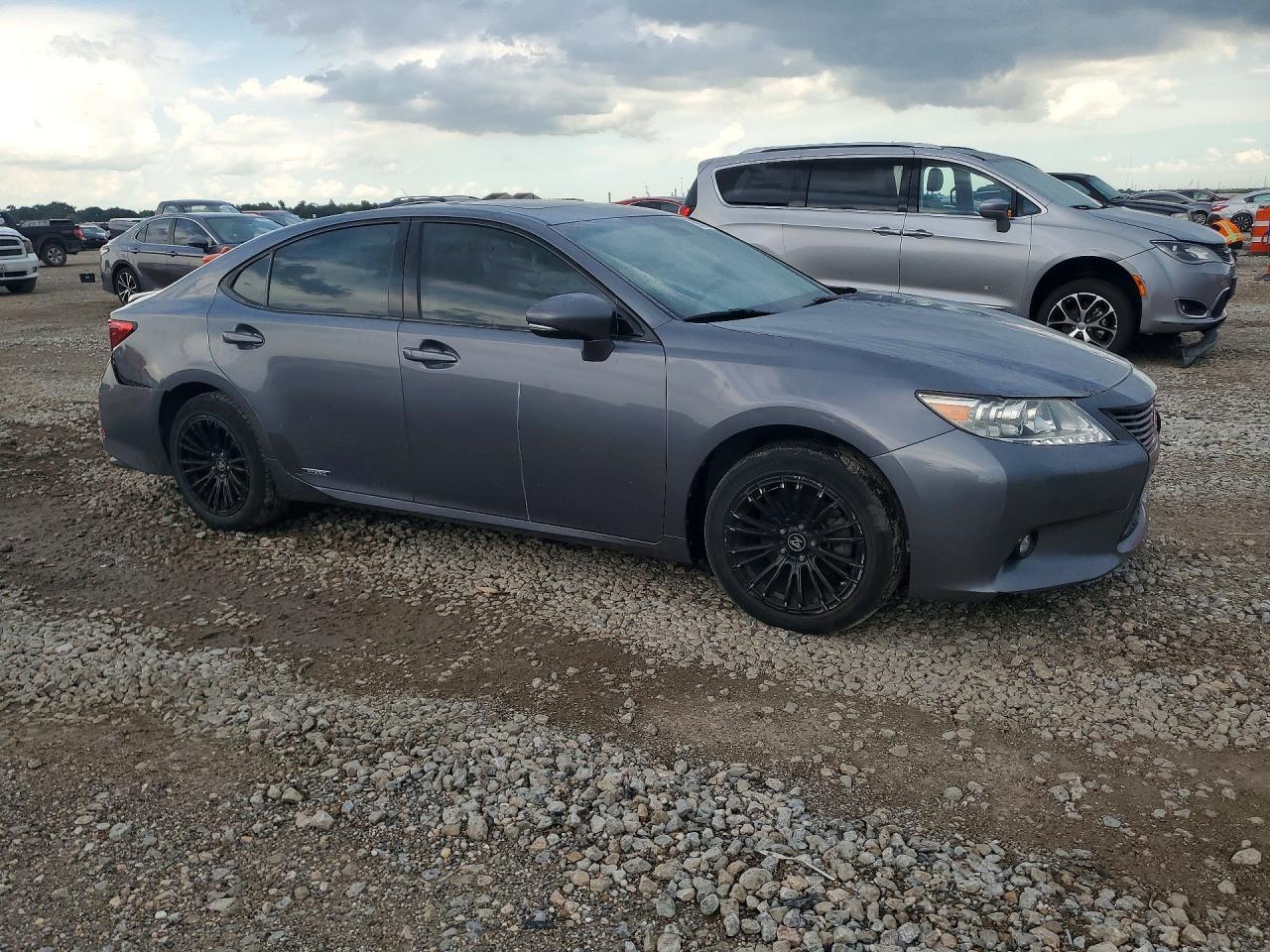 2015 Lexus Es 300H - Фото 4