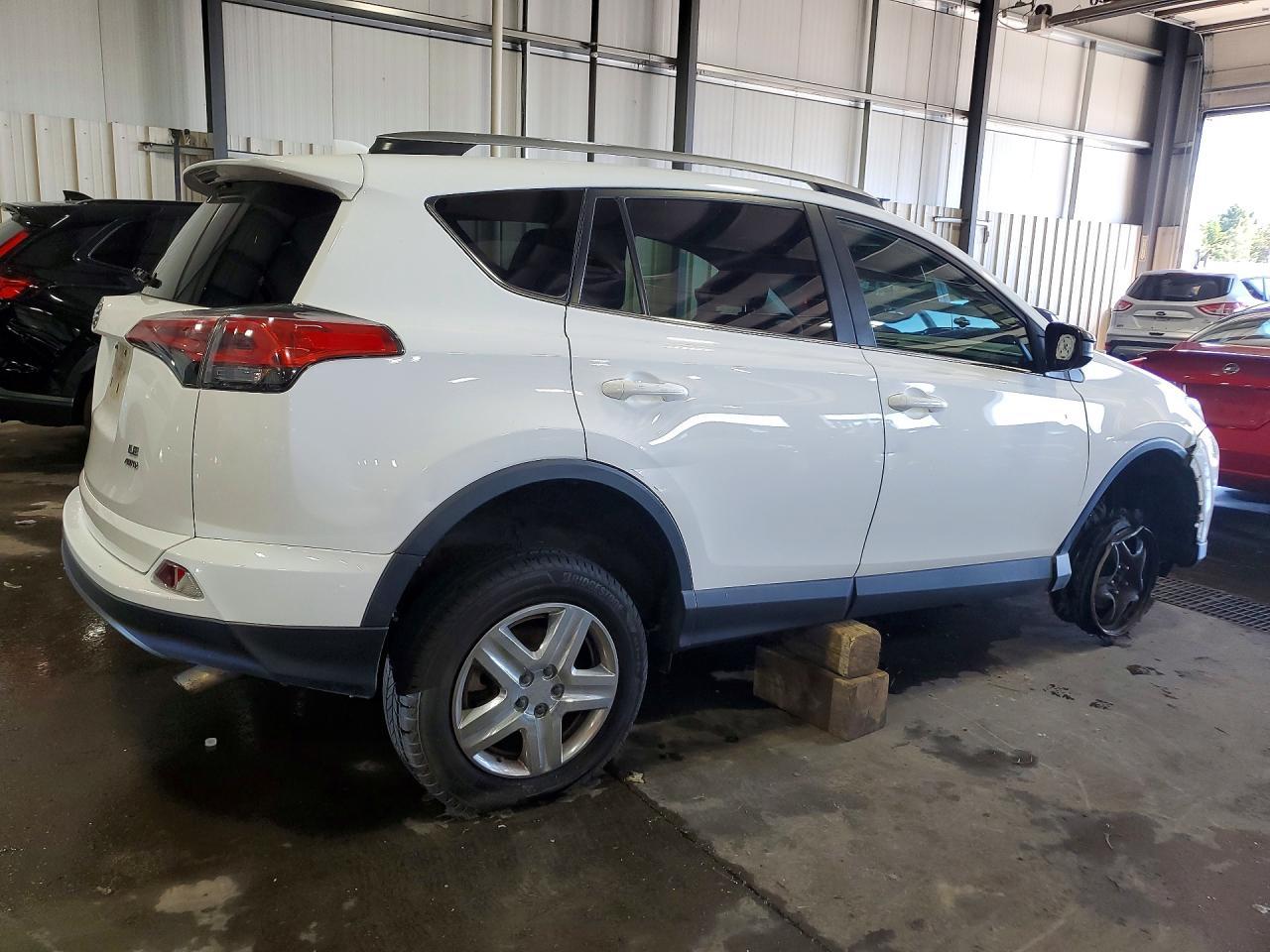 2018 Toyota Rav4 Le - Фото 3
