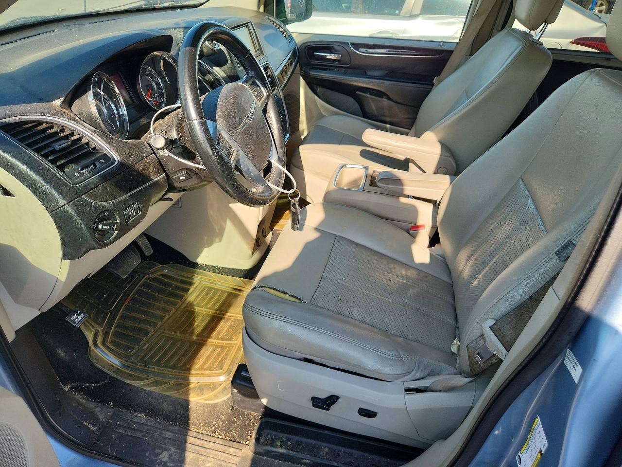2013 Chrysler Town & Country - Фото 7