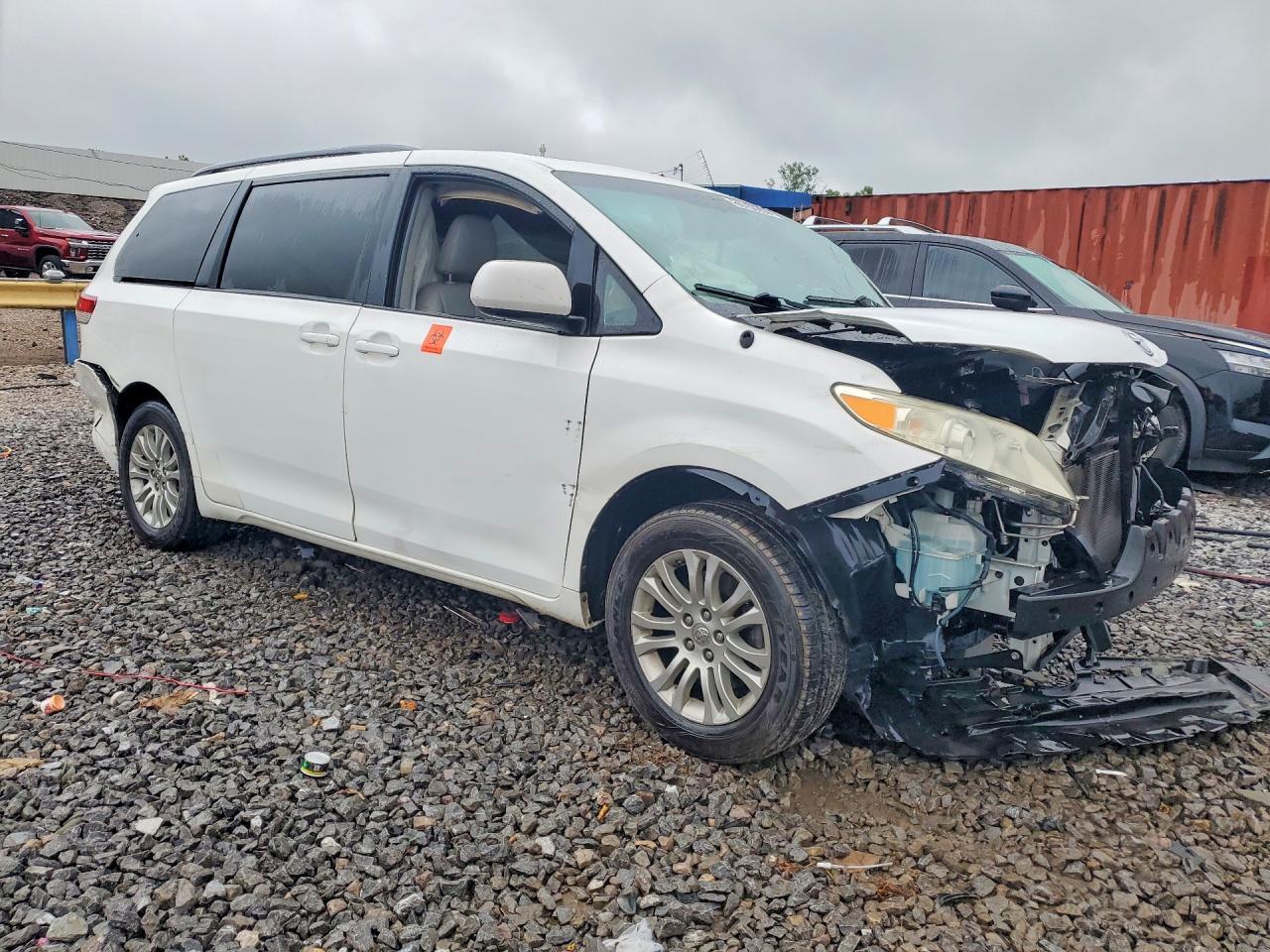2012 Toyota Sienna Xle 8-Passenger - Image 4