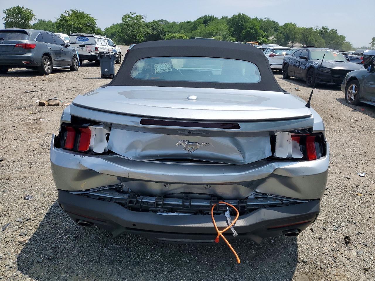 2025 Ford Mustang - Image 6