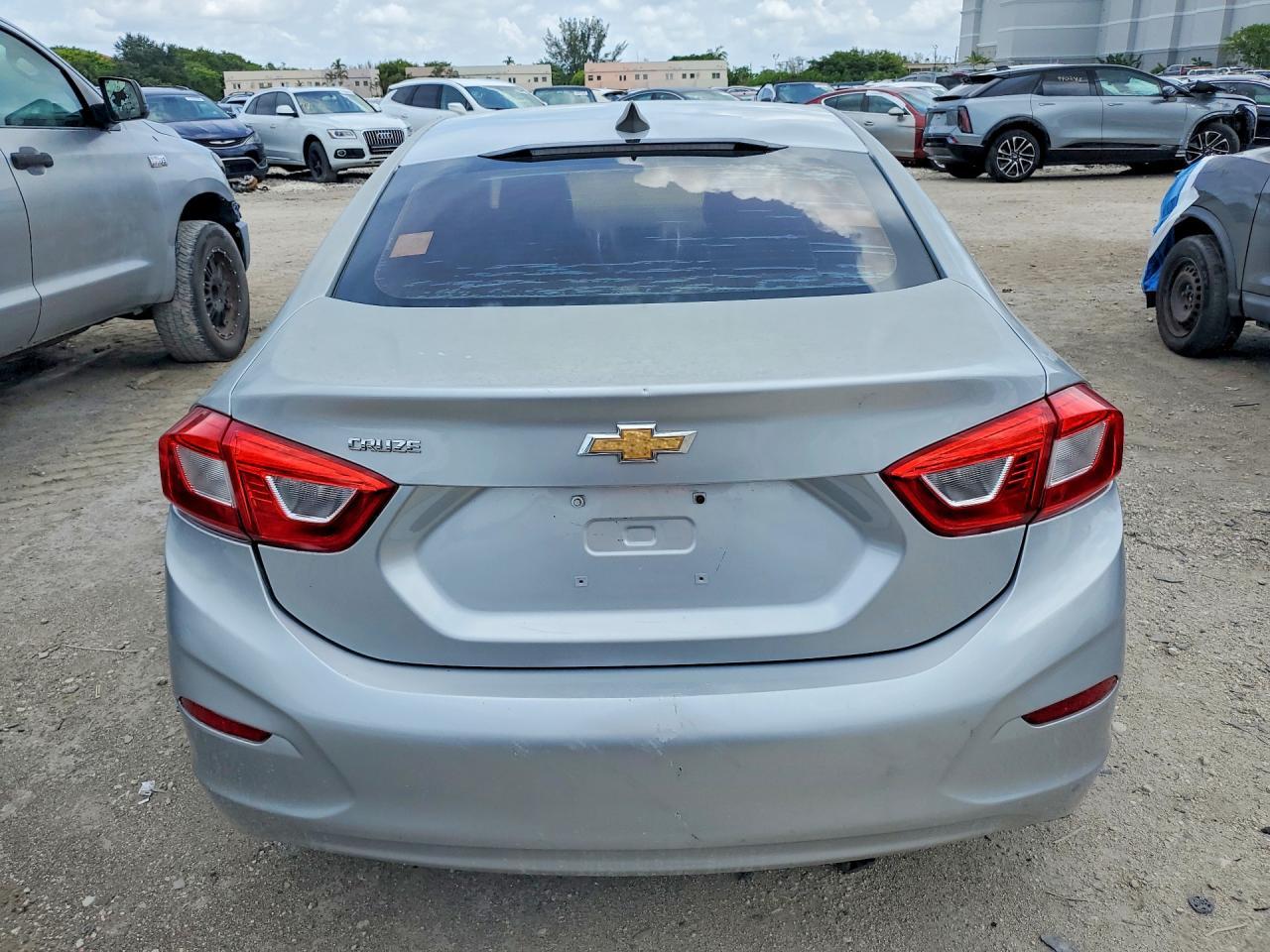 2017 Chevrolet Cruze Ls - Фото 6