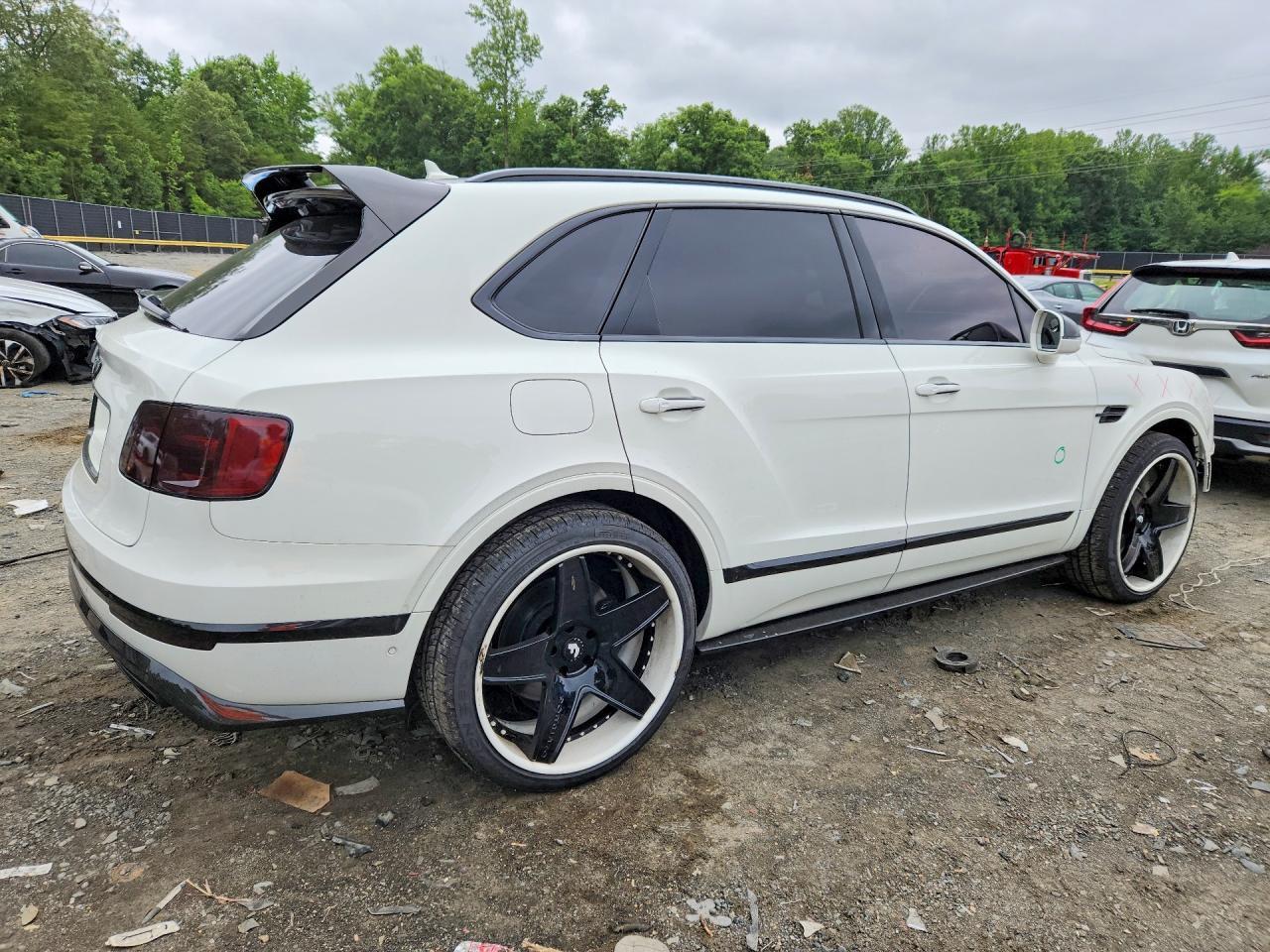 2017 Bentley Bentayga - Фото 3