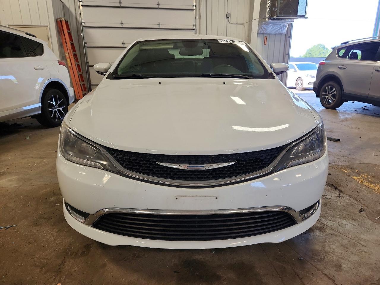 2015 Chrysler 200 Limited - Image 5