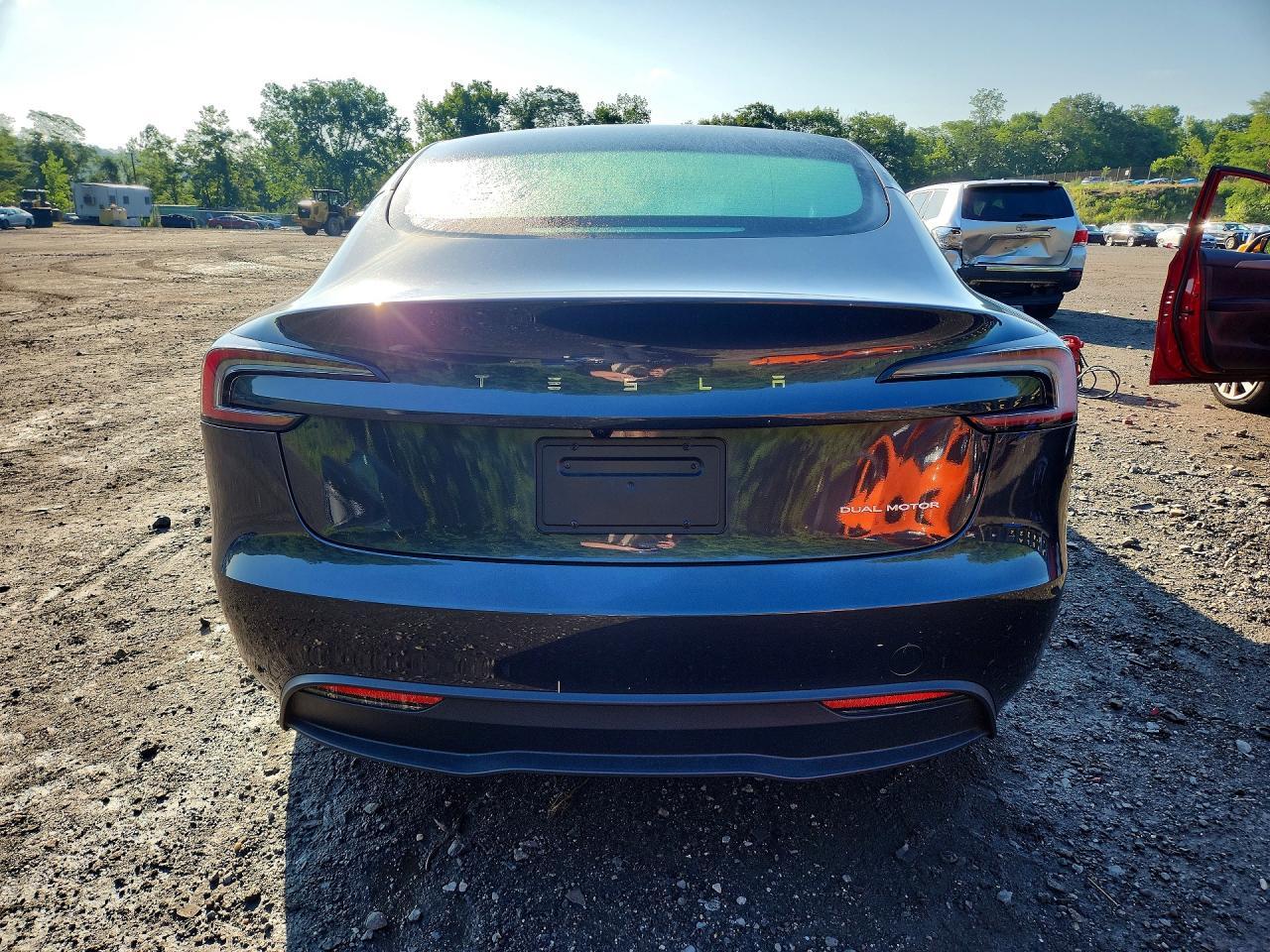 2025 Tesla Model 3 - Image 6