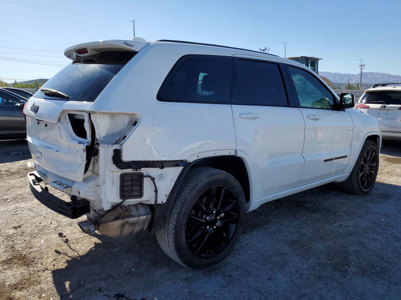 2021 Jeep Grand Cherokee Laredo - Image 3