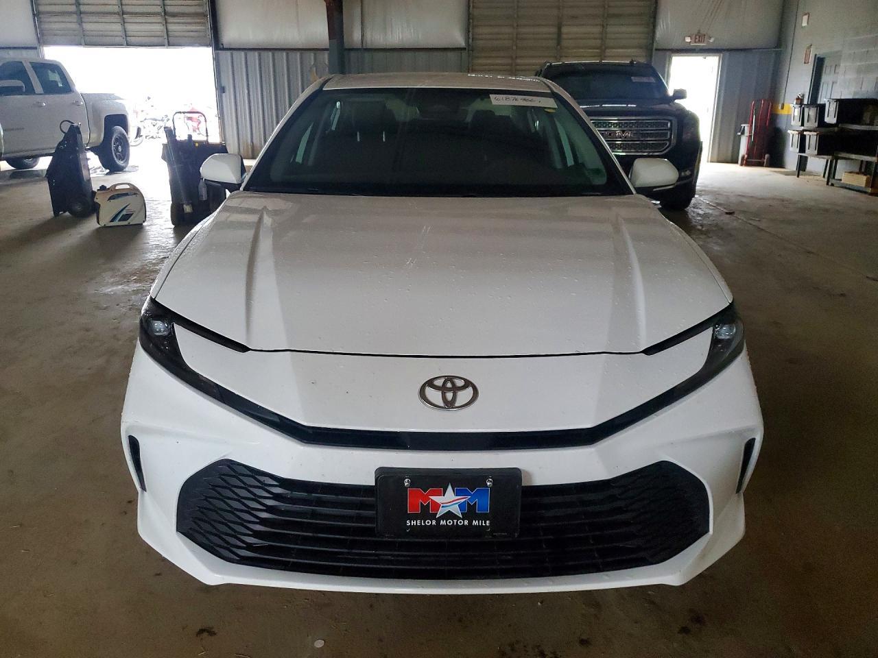 2025 Toyota Camry Le - Фото 5
