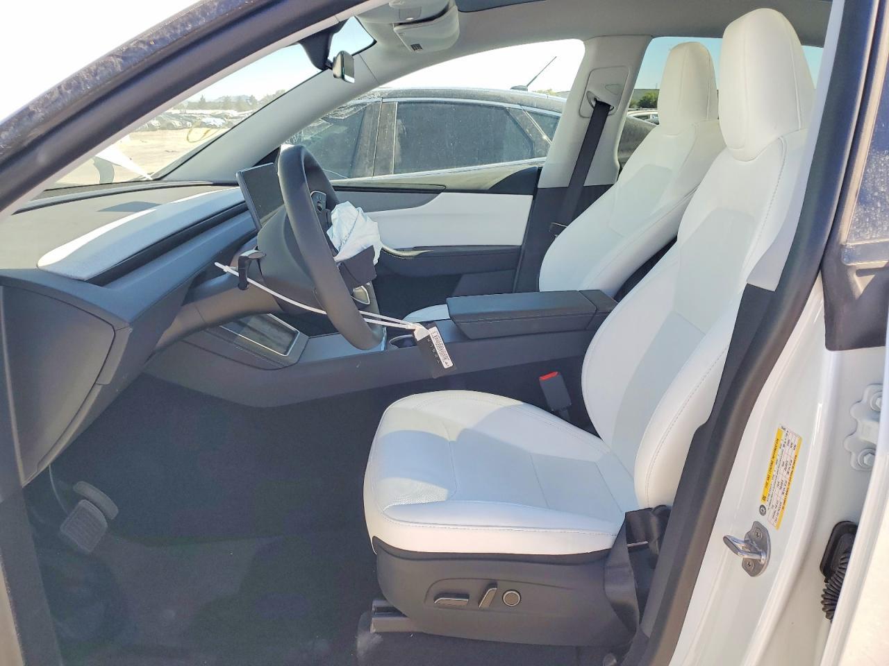 2026 Tesla Model Y - Фото 7