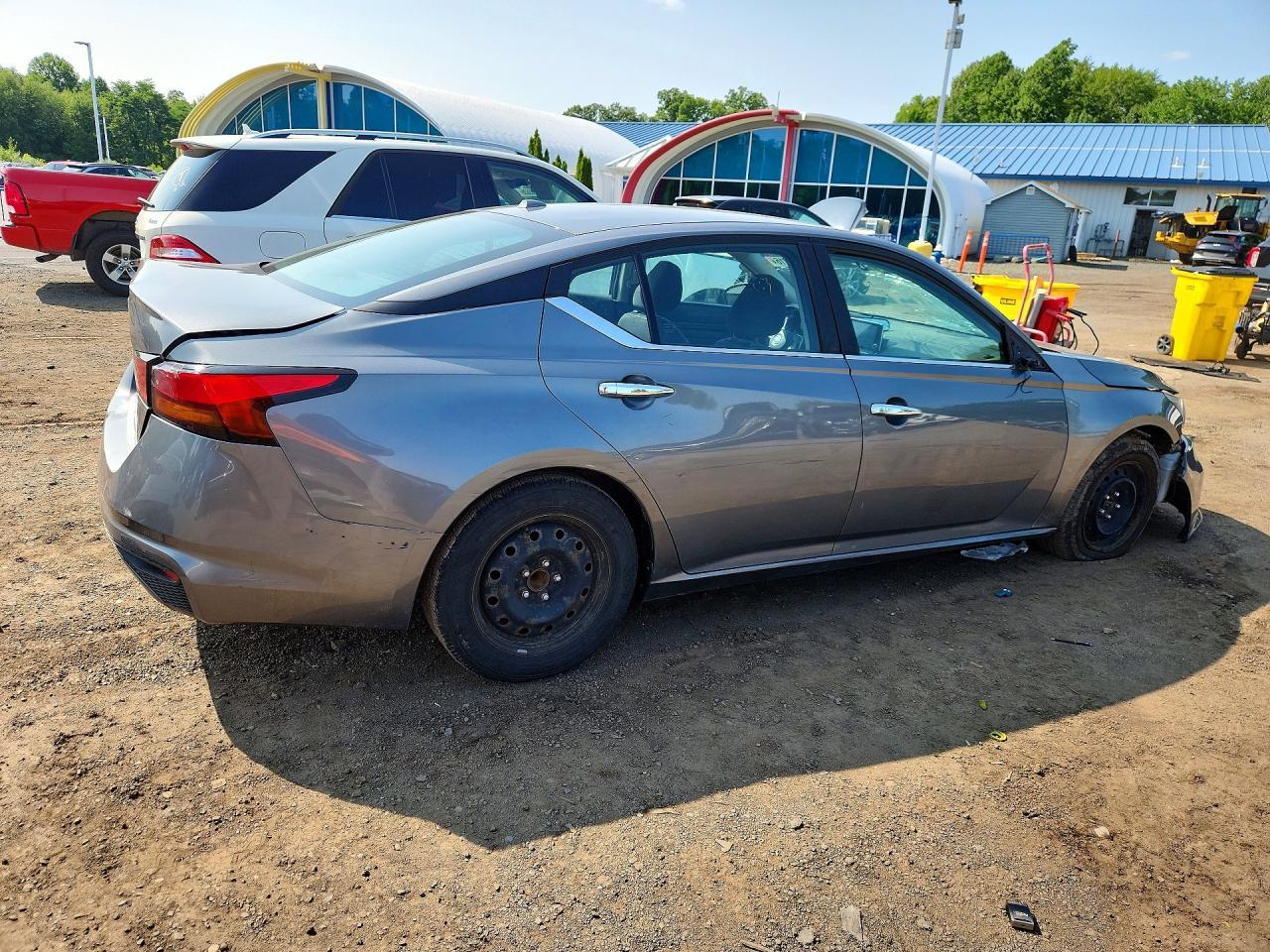 2019 Nissan Altima S - Фото 3
