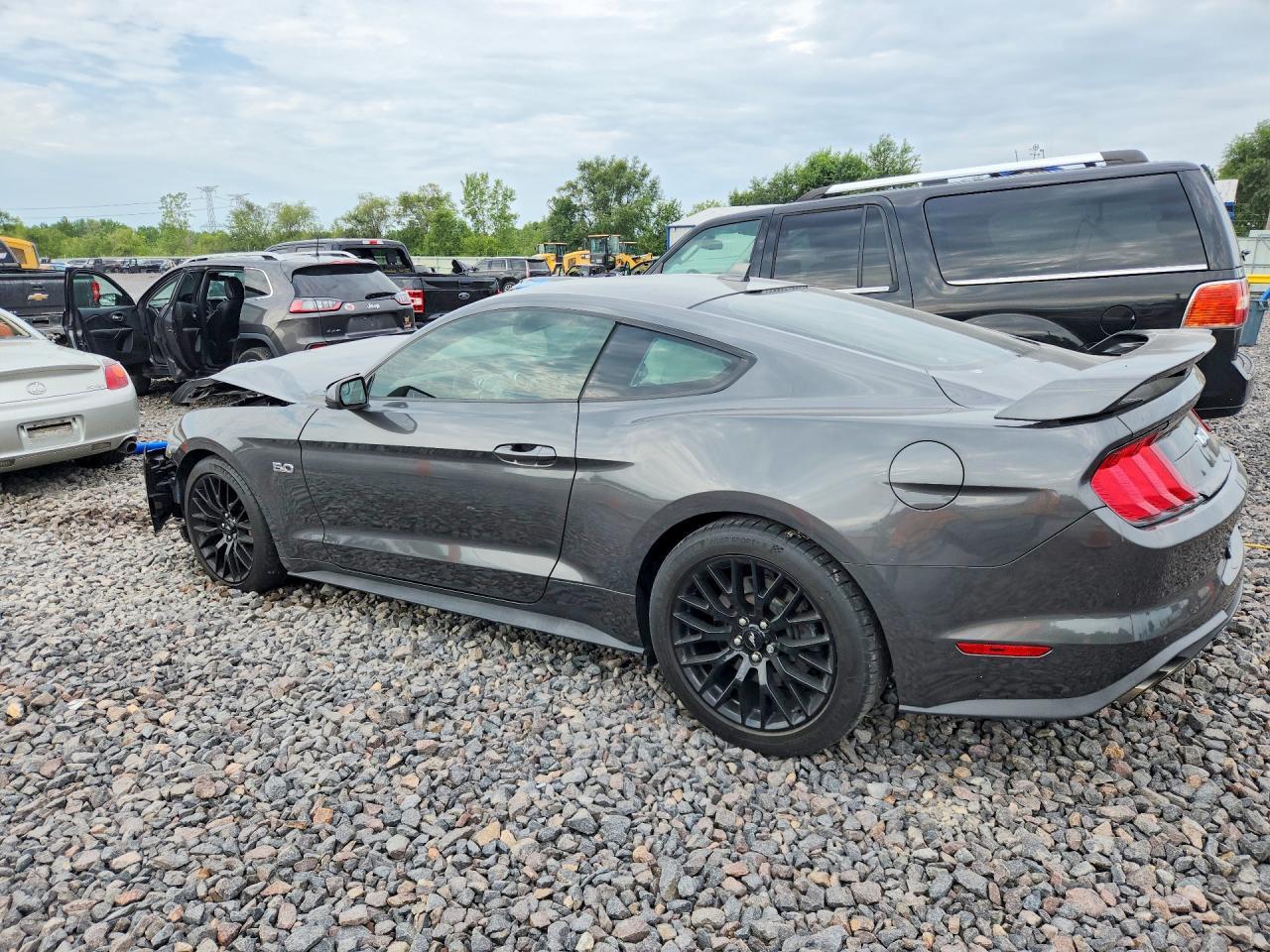 2020 Ford Mustang Gt - Фото 2