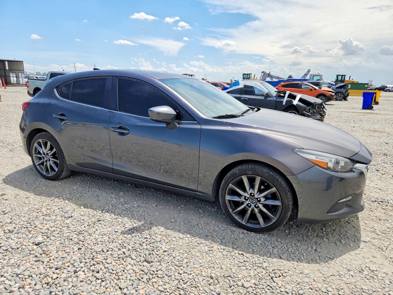 2018 Mazda 3 Touring - Image 4