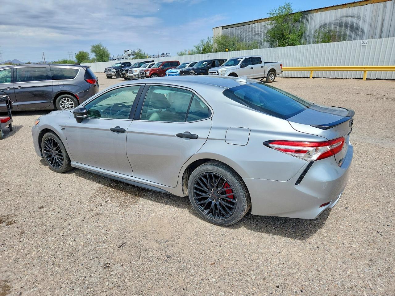 2020 Toyota Camry Se - Фото 2