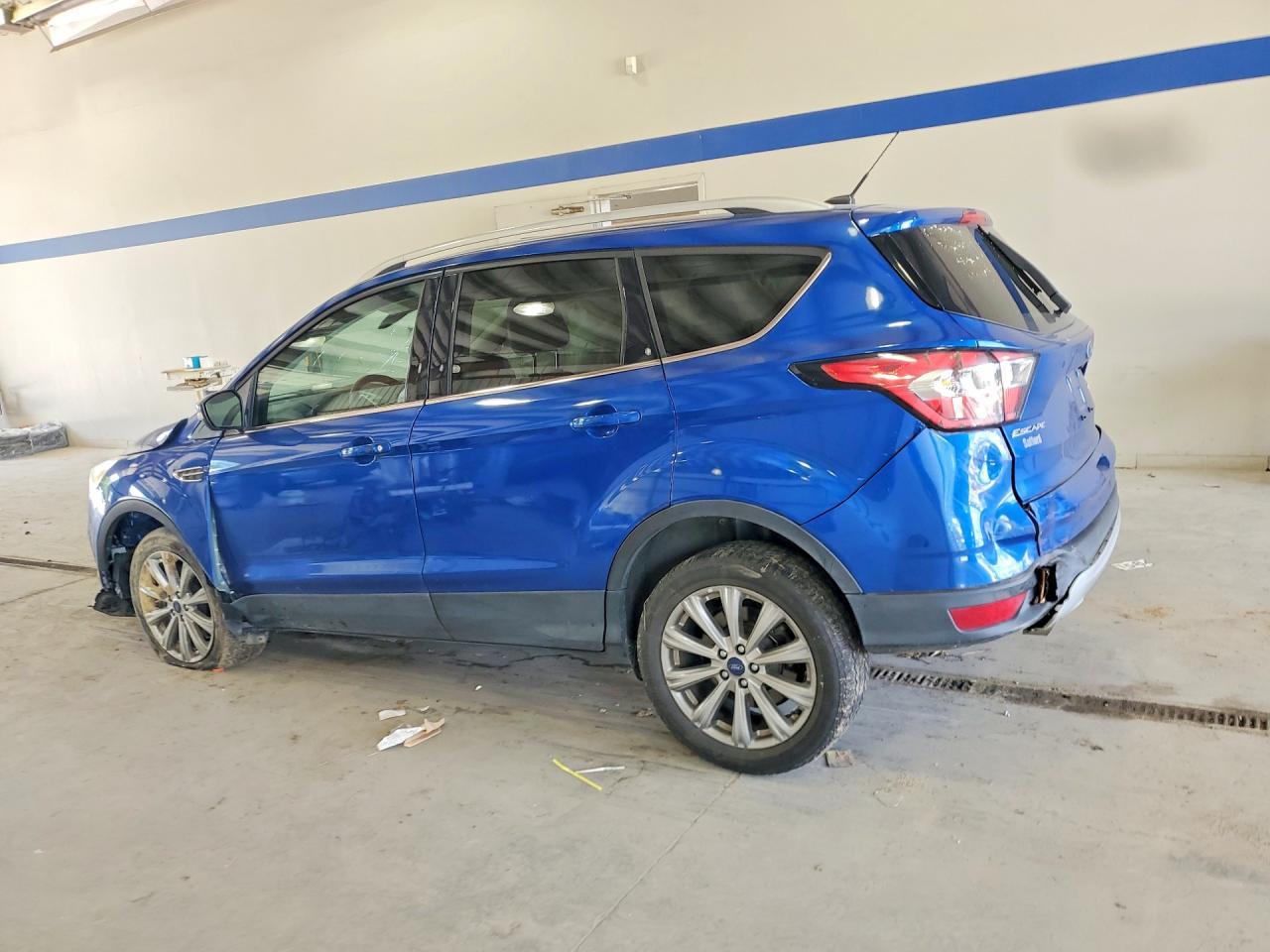 2017 Ford Escape Titanium - Фото 2