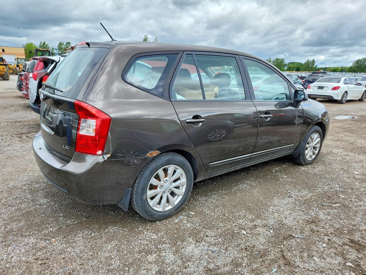 2010 Kia Rondo Lx - Image 3
