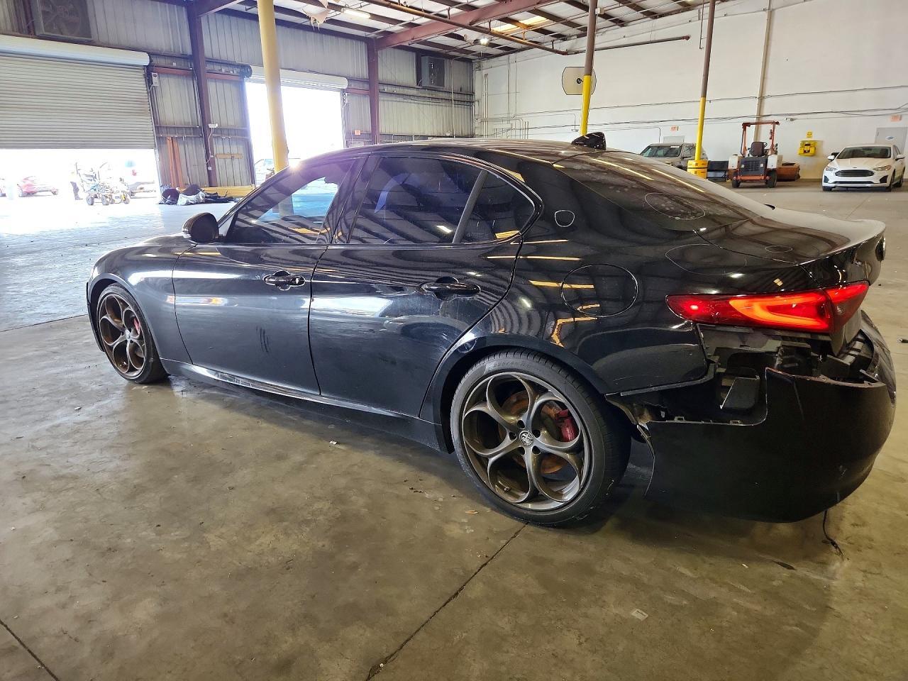 2019 Alfa Romeo Giulia - Фото 2
