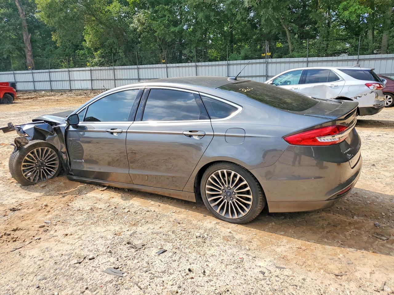 2017 Ford Fusion Titanium Hev - Фото 2