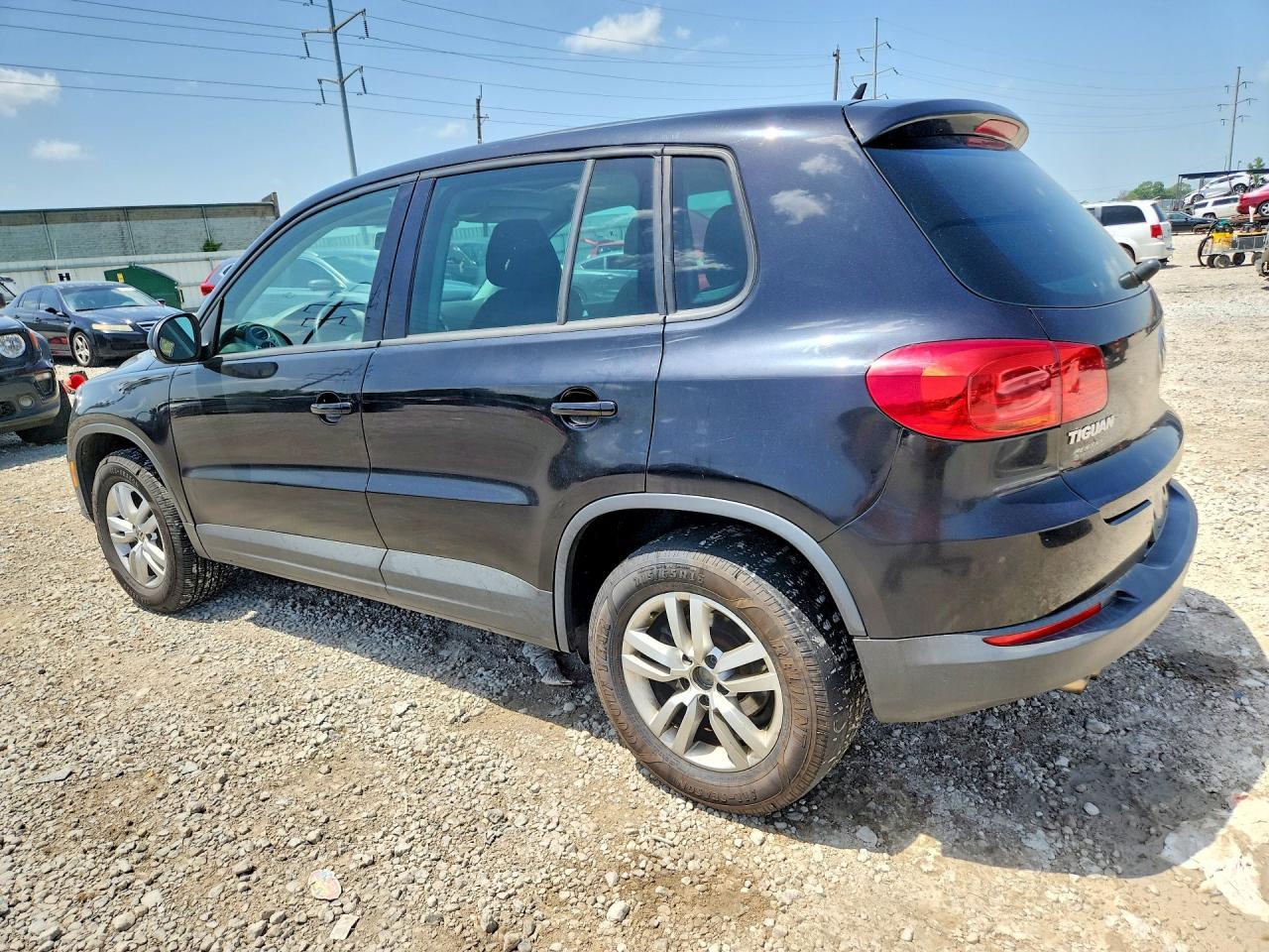 2013 Volkswagen Tiguan S - Фото 2