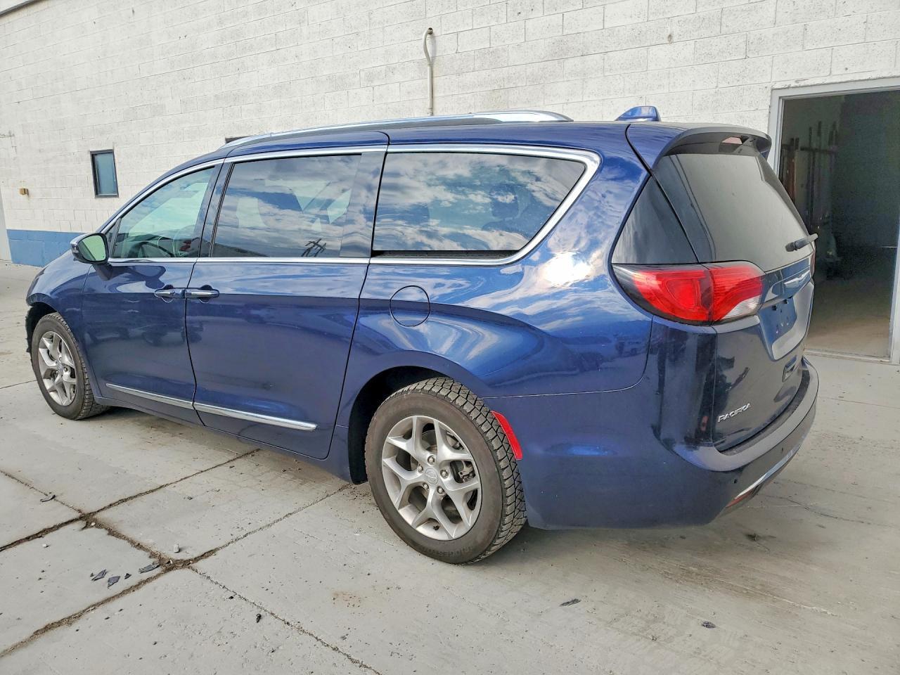 2018 Chrysler Pacifica Limited - Фото 2