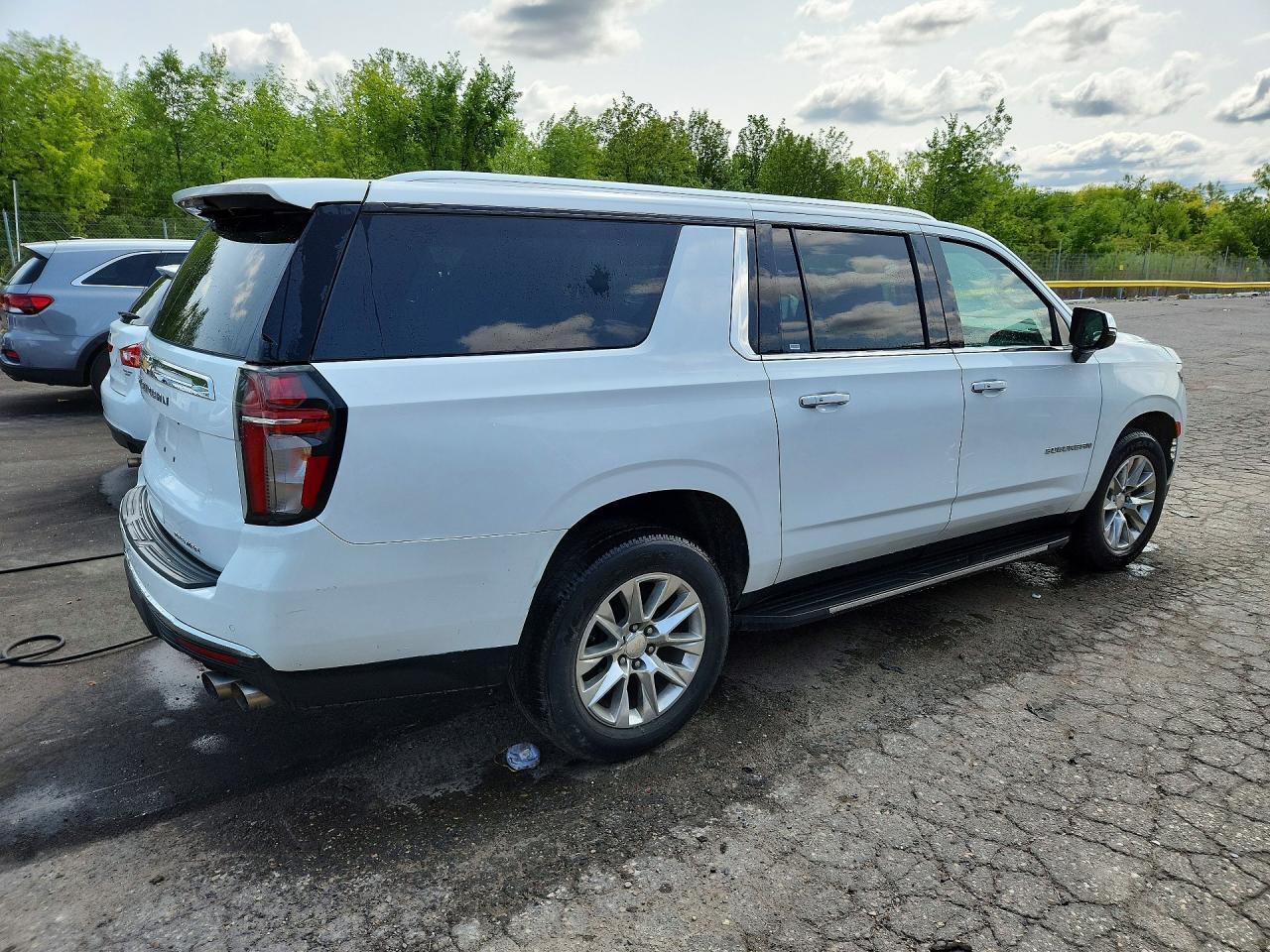 2022 Chevrolet Suburban C1500 Premier - Фото 3