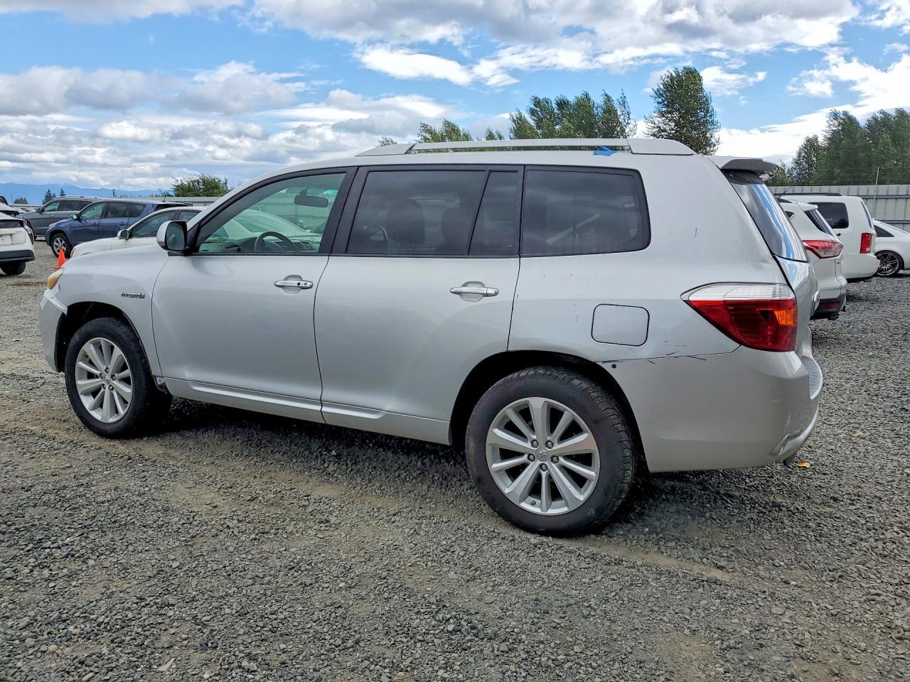 2010 Toyota Highlander Hybrid - Image 2