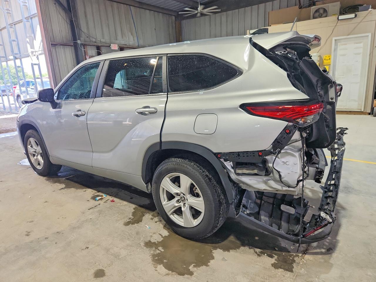 2023 Toyota Highlander L - Фото 2