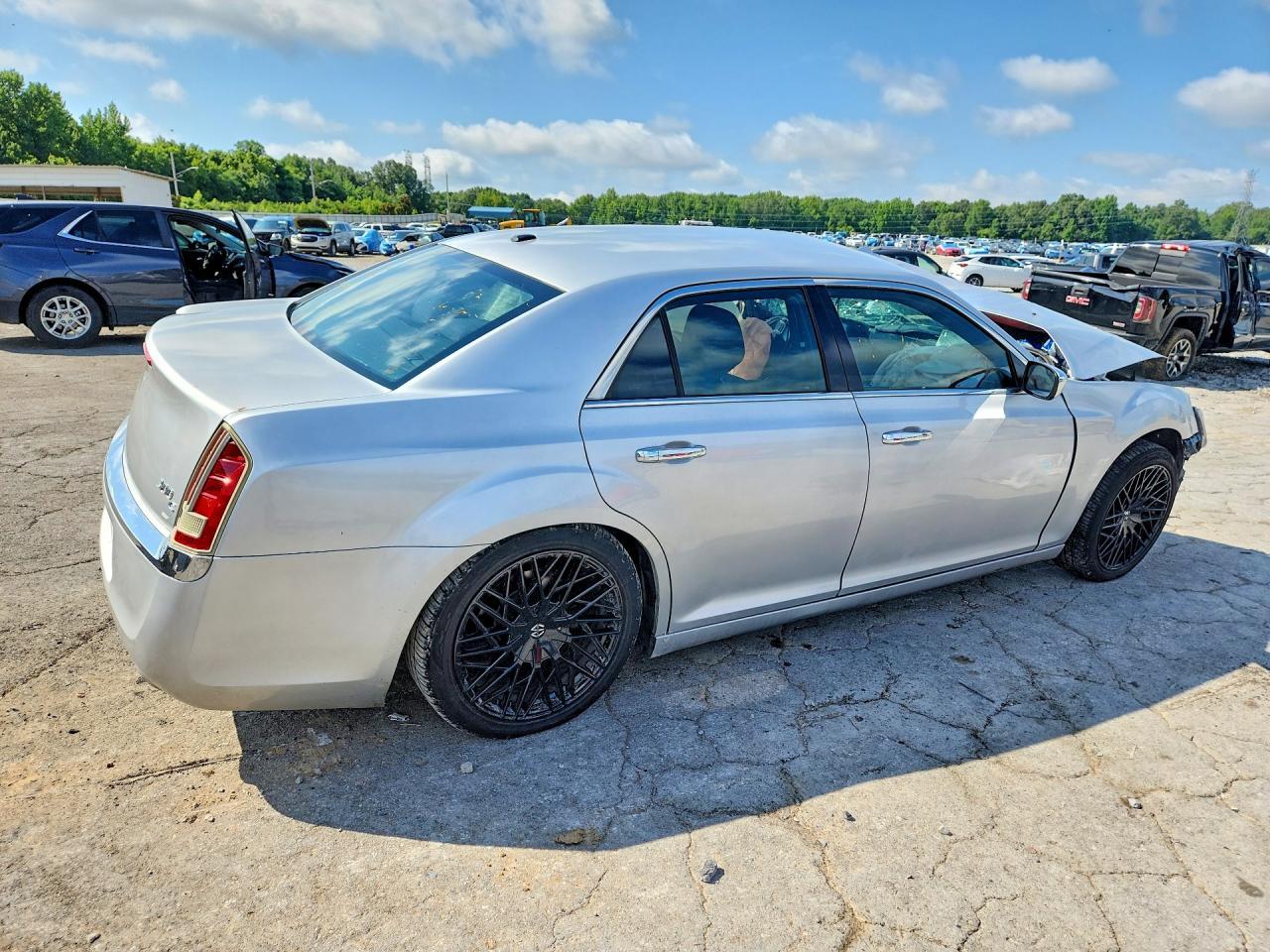 2012 Chrysler 300C - Фото 3