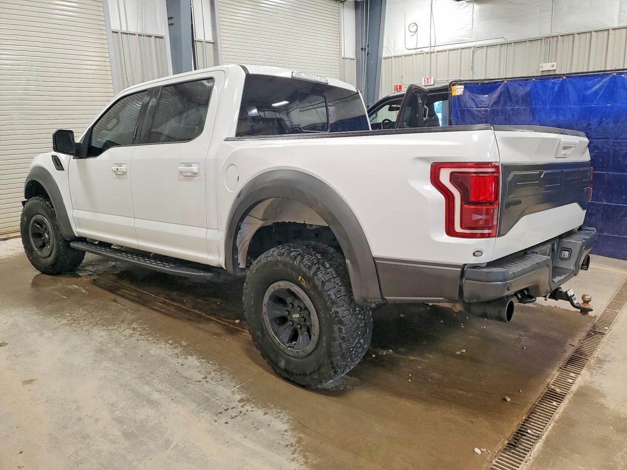 2017 Ford F150 Raptor - Фото 2