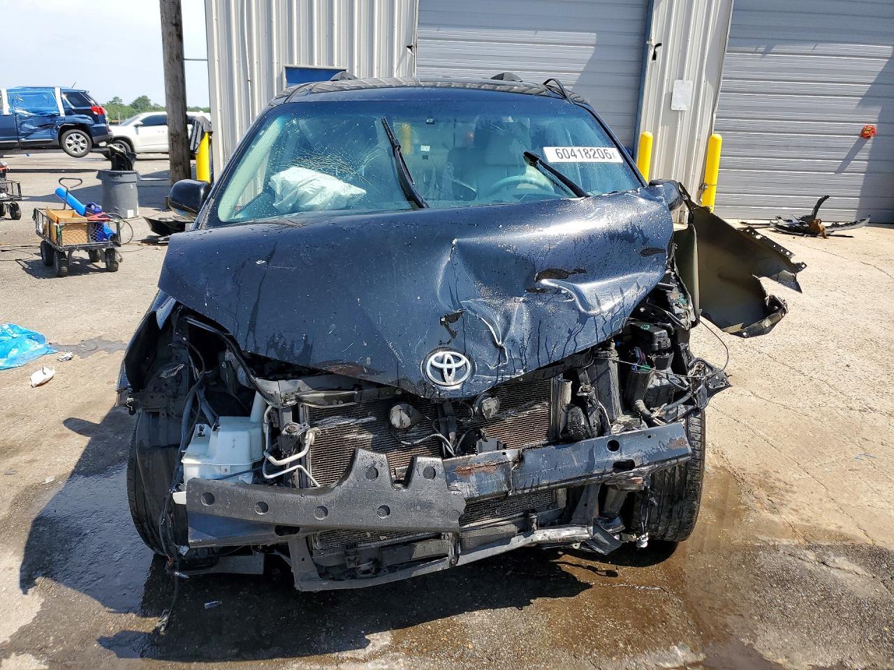 2014 Toyota Sienna Xle 8-Passenger - Image 5