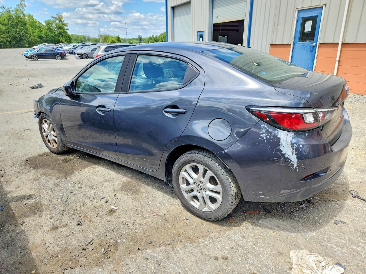 2018 Toyota Yaris Ia Base - Image 2