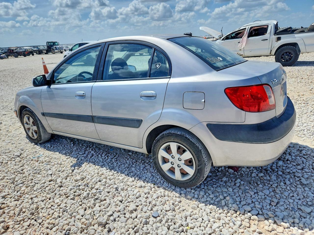 2009 Kia Rio Base - Image 2